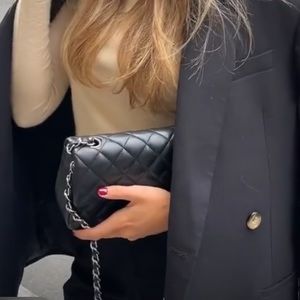 Meet your Posher, Monica